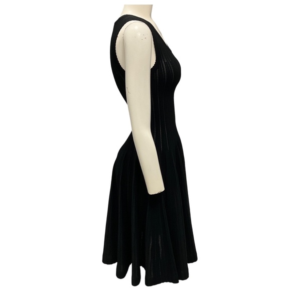 ALAIA BLACK SLEEVELESS FLARED KNIT DRESS - Picture 2 of 5